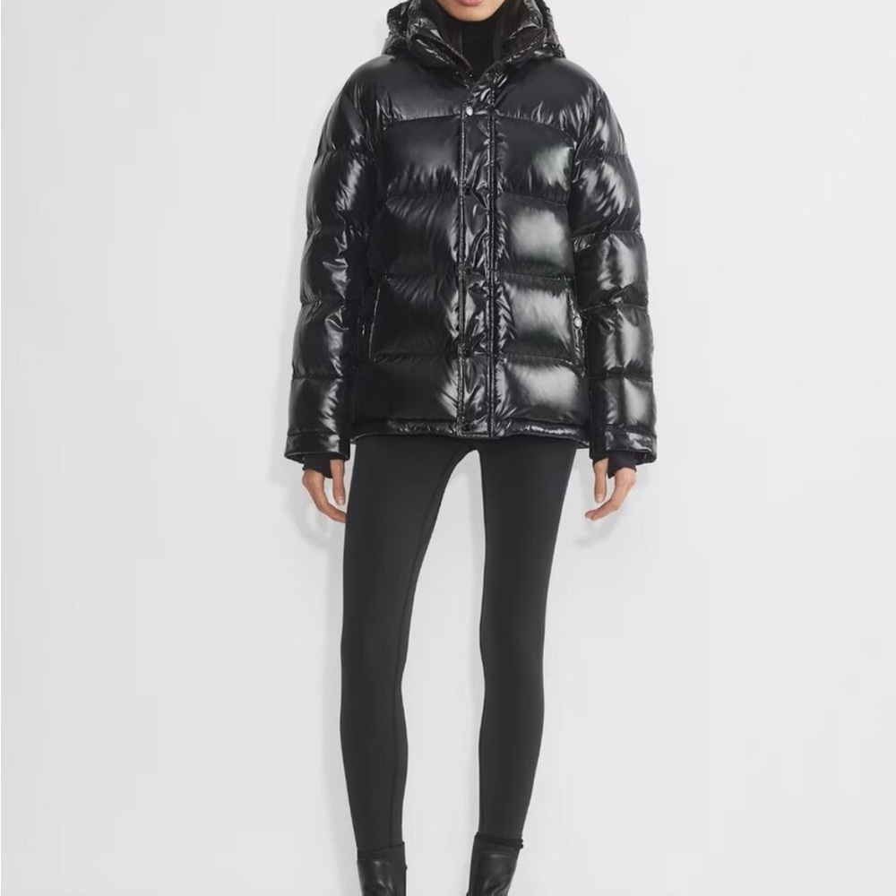 Aritzia Super Puff Jacket - Size Medium (Hi-Gloss Black)